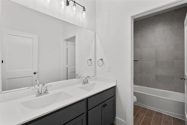 $2,600 | 4935 Anders Lane, Iowa Colony, TX 77583