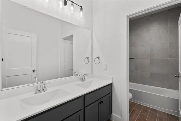 $2,600 | 4935 Anders Lane, Iowa Colony, TX 77583