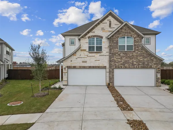 $2,600 | 4935 Anders Lane, Iowa Colony, TX 77583