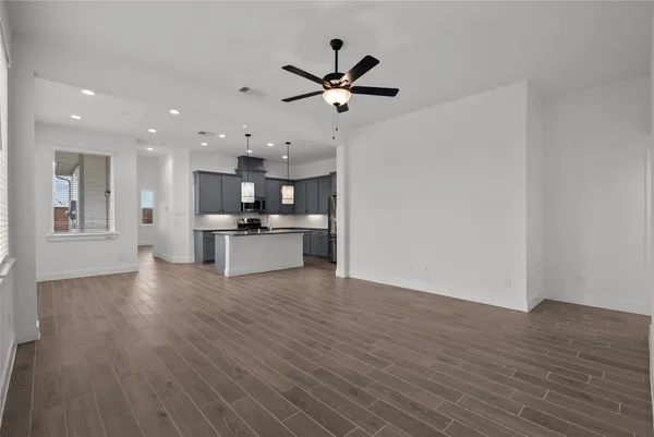 $2,600 | 4935 Anders Lane, Iowa Colony, TX 77583