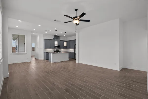 $2,600 | 4935 Anders Lane, Iowa Colony, TX 77583