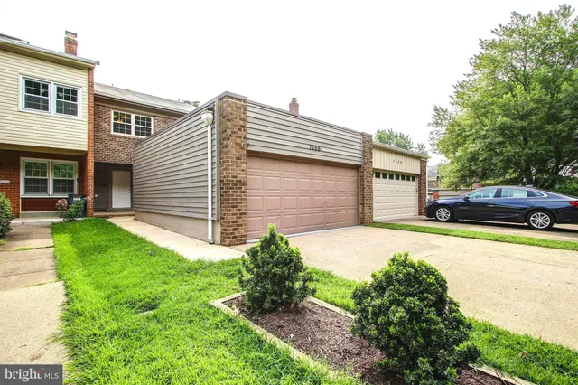 $3,200 | 1006 Moore Place Southwest, Vienna, VA 22180