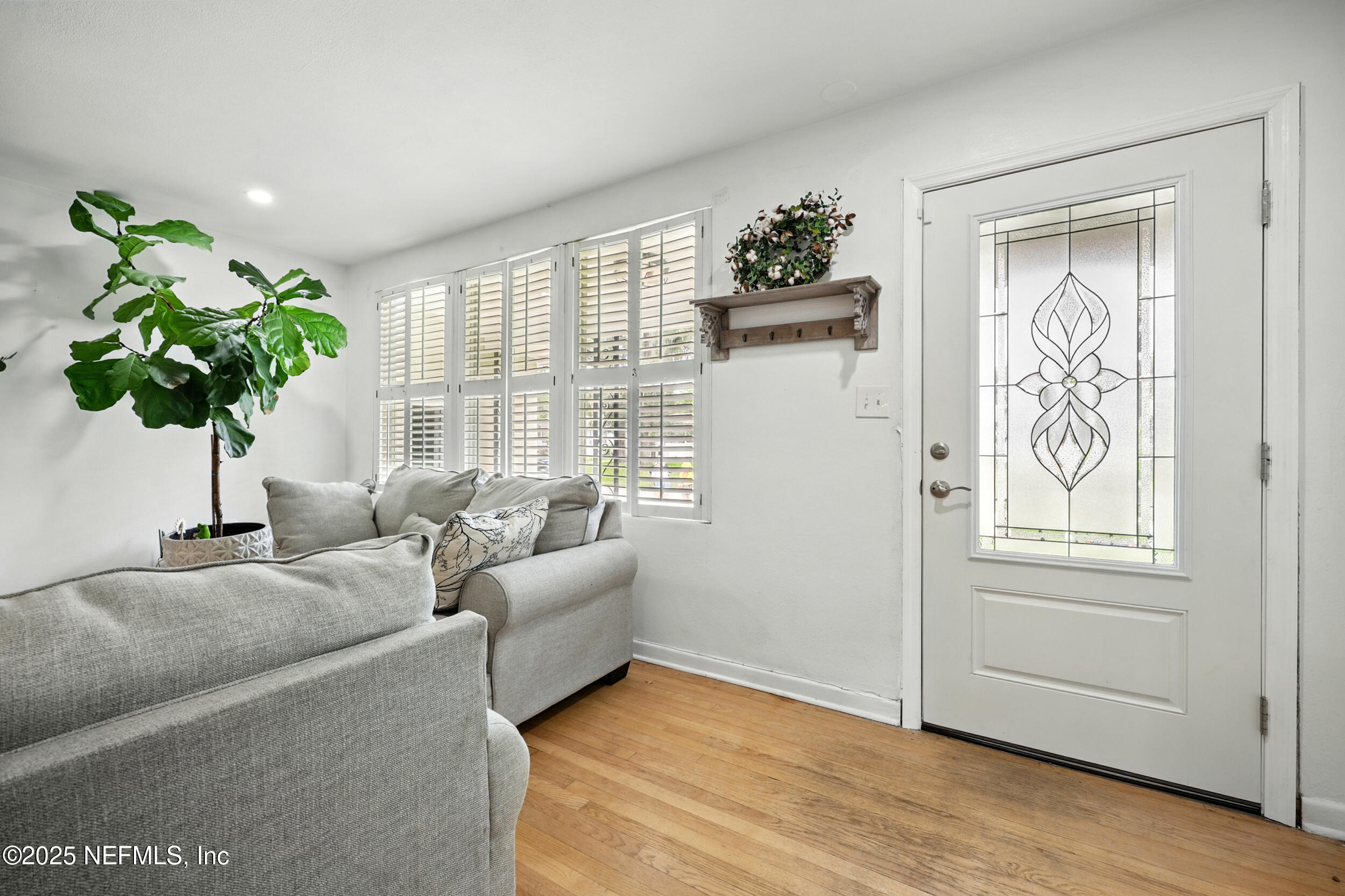 6414 Colgate Road Jacksonville, FL 32217 - Photo 5 of 33 a living room with furniture potted plant and a window