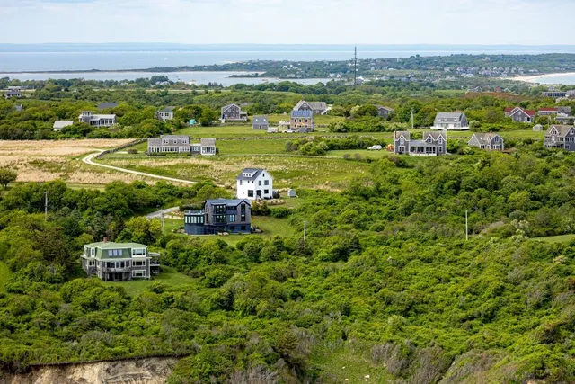 $3,900,000 | 1448 Mohegan Trail, Block Island, RI 02807