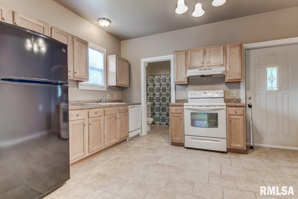 1157 West Elliott Avenue Springfield, IL 62702 - Photo 11 of 28
