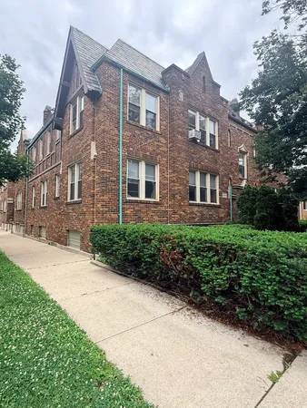 $260,000 | 2859 North Kostner Avenue, Unit 1, Chicago, IL 60641
