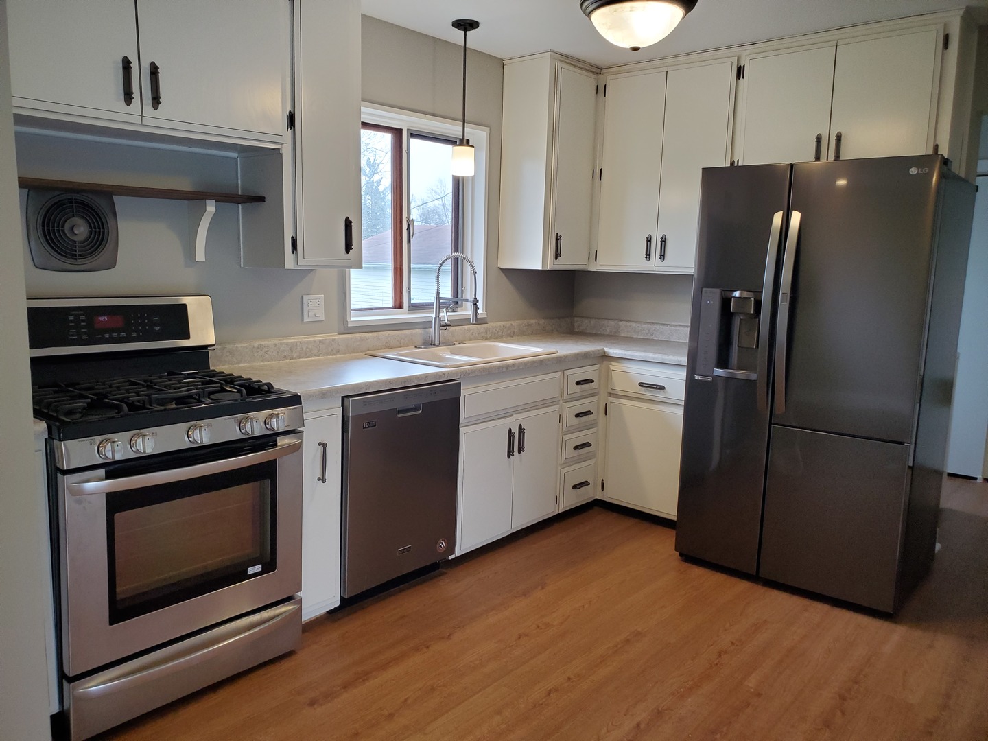 285 Payson Street Hoffman Estates, IL 60169 - Photo 3 of 12