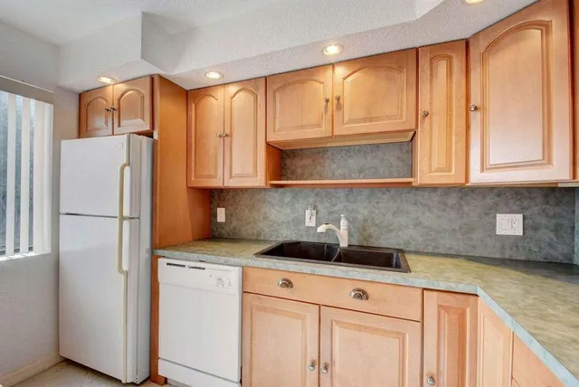 $1,550 | 4838 Esedra Court, Unit 201, Lake Worth, FL 33467