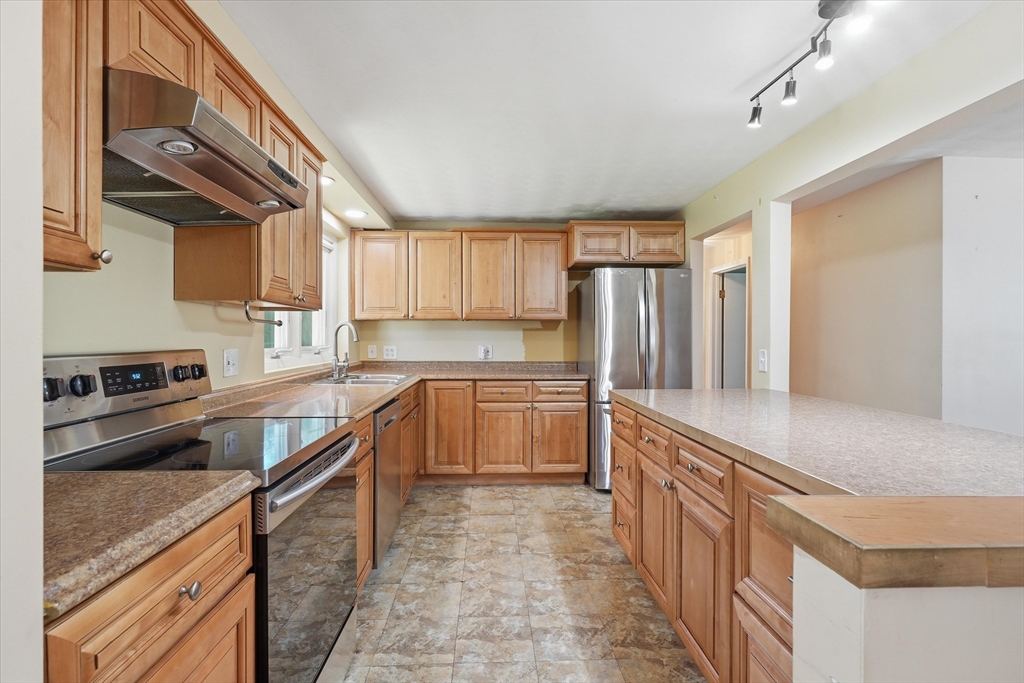 37 Princeton Street Danvers, MA 01923 - Photo 14 of 40