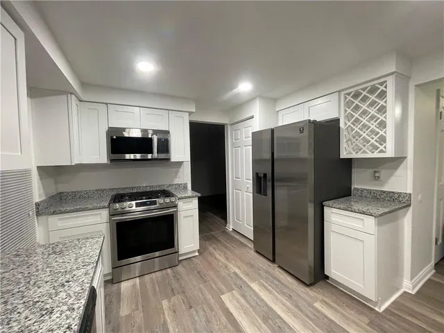 $449,900 | 210 Lakeside Drive, McKees Rocks, PA 15136