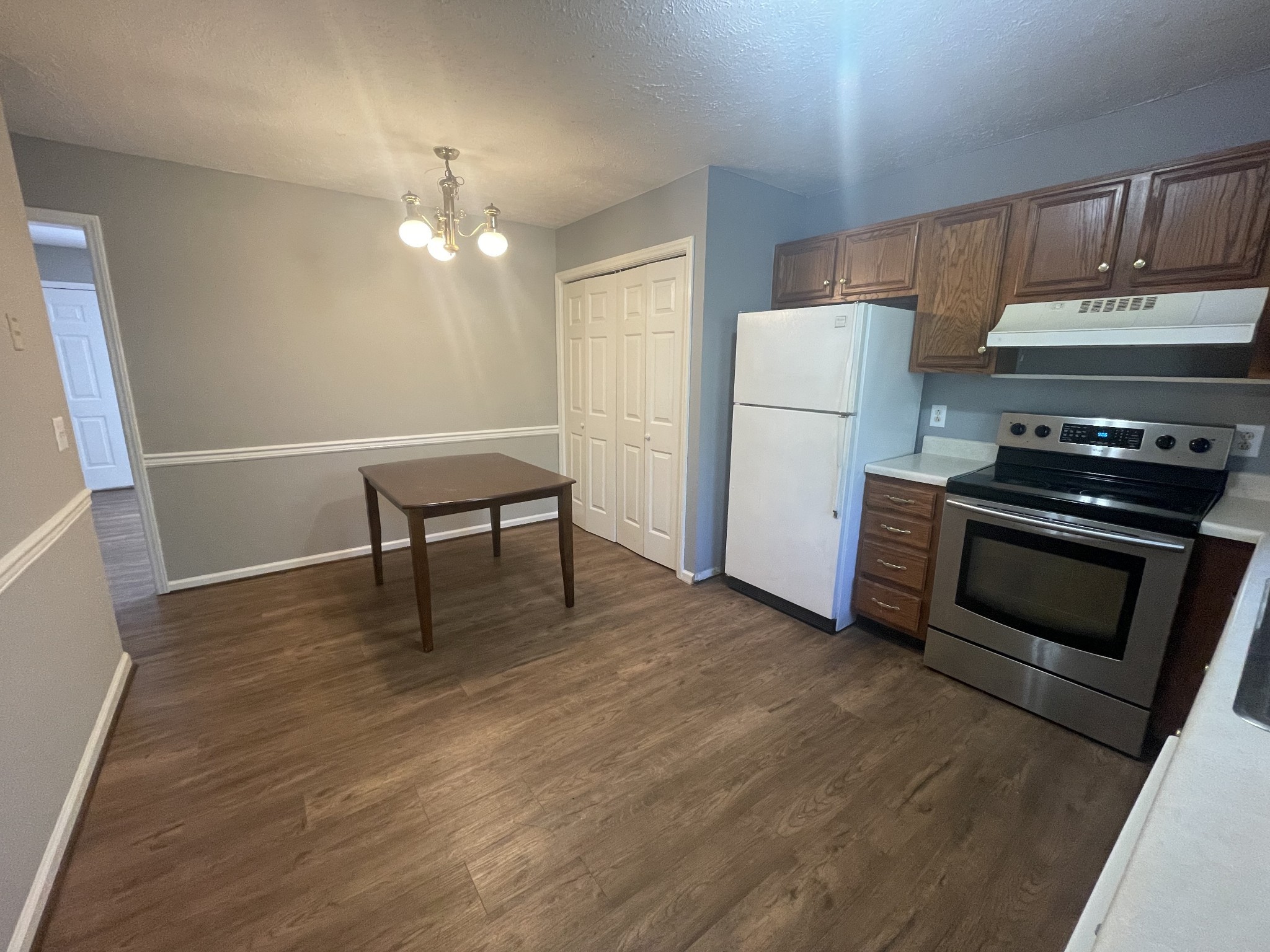 2505 Tinnell Court, Unit 2505 Murfreesboro, TN 37129 - Photo 4 of 11 a kitchen with a stove and a refrigerator