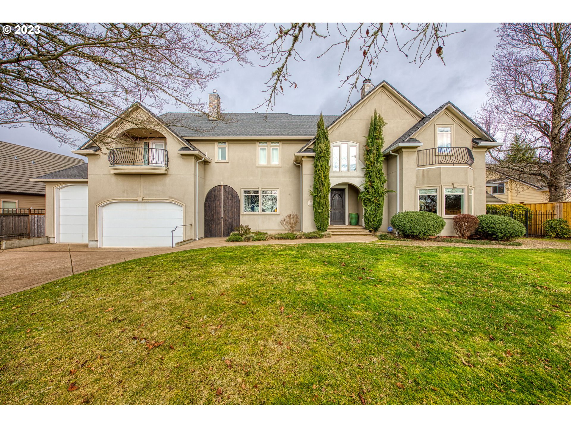 315 Ayres Road Eugene, OR 97408 - Photo 1 of 31 a front view of a house with garden