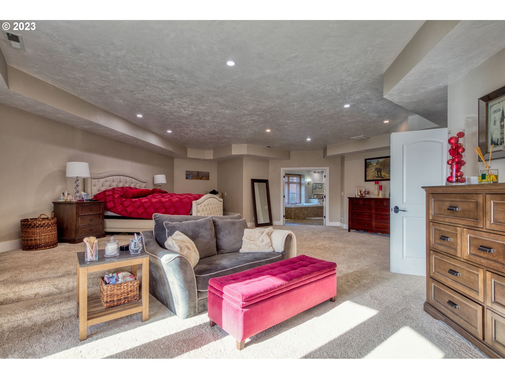 315 Ayres Road Eugene, OR 97408 - Photo 13 of 31 a living room with furniture and a couch