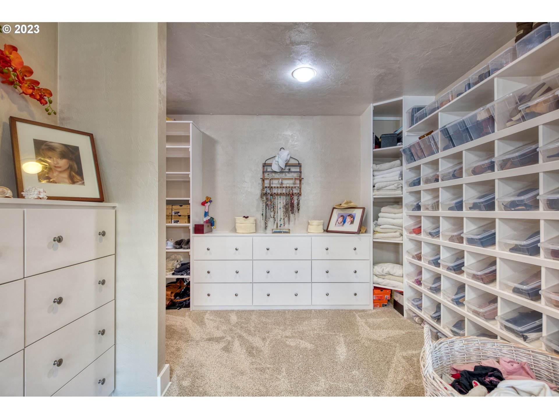 315 Ayres Road Eugene, OR 97408 - Photo 17 of 31 a bedroom with a bed and a cabinets