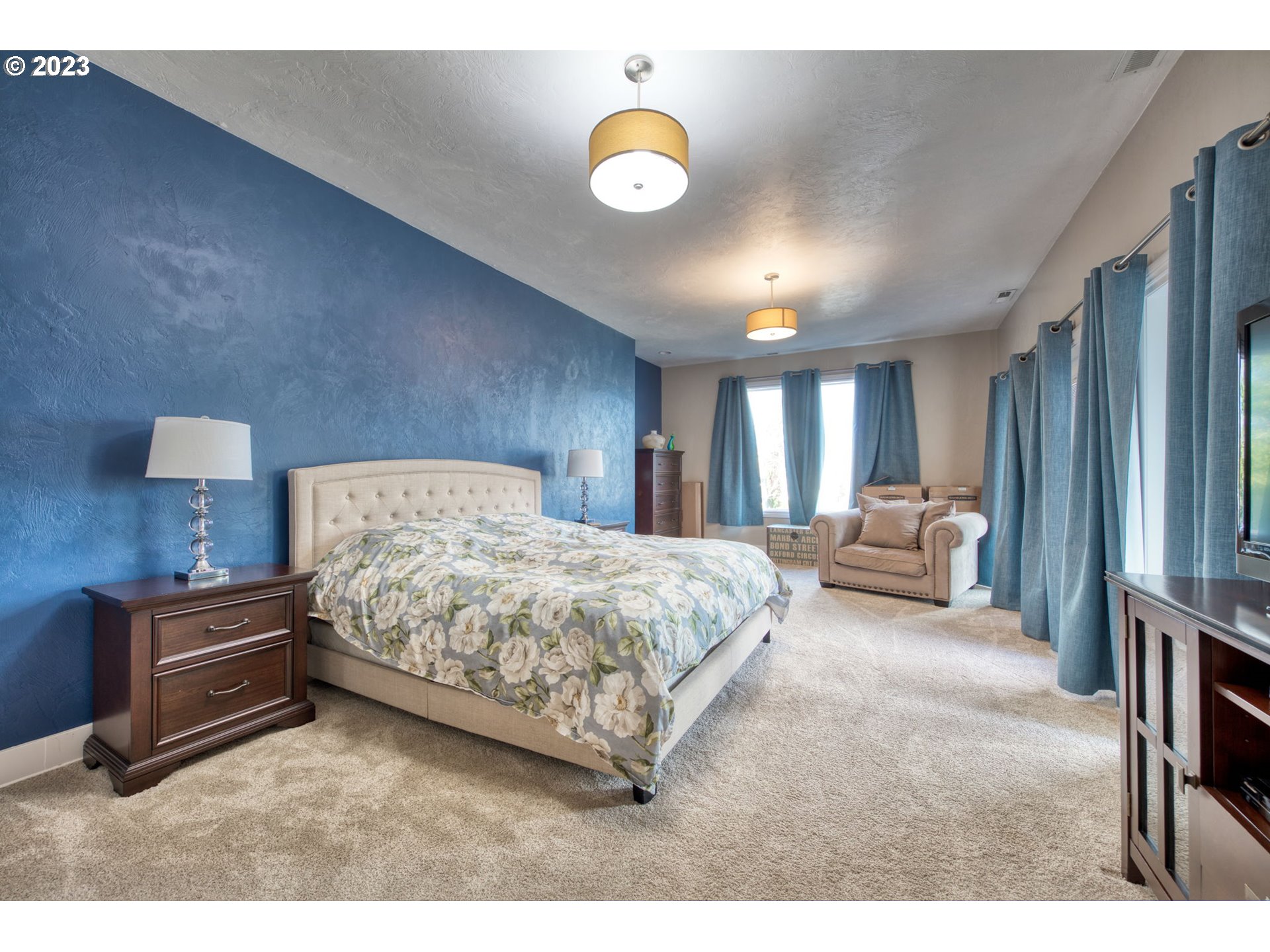315 Ayres Road Eugene, OR 97408 - Photo 18 of 31 a spacious bedroom with a bed and a lamp
