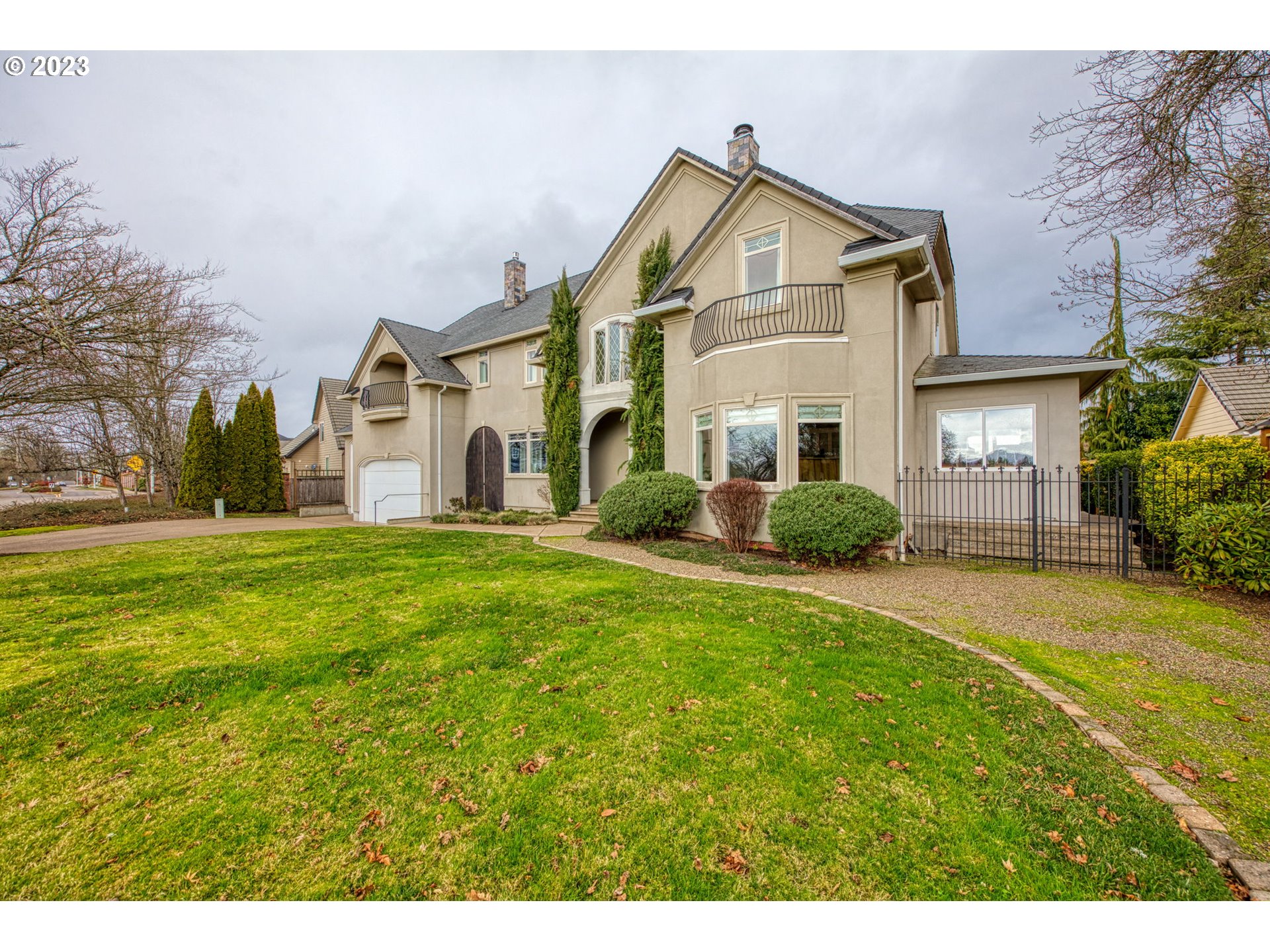 315 Ayres Road Eugene, OR 97408 - Photo 2 of 31 a front view of a house with a yard