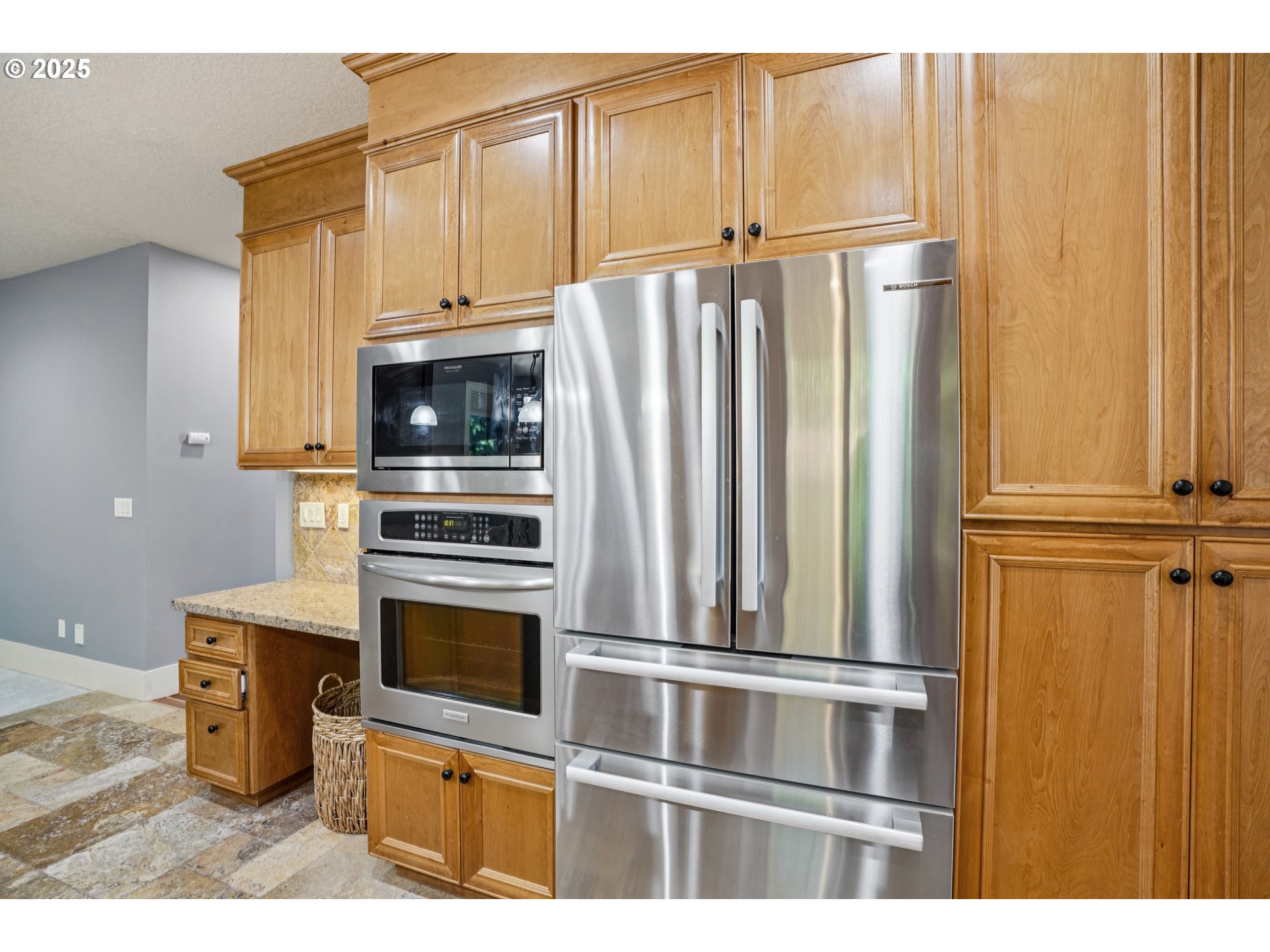 795 West X Street Washougal, WA 98671 - Photo 11 of 41 a kitchen with appliances and cabinets