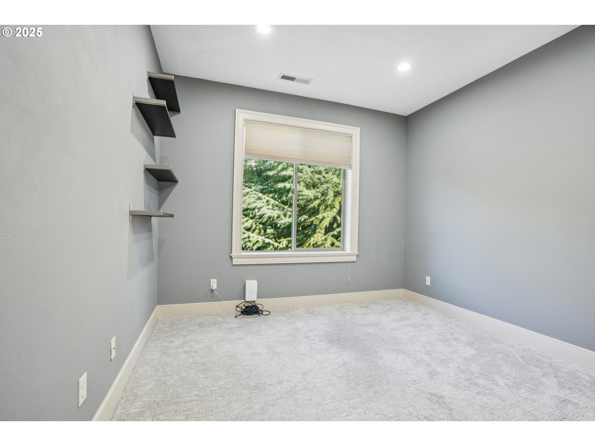 795 West X Street Washougal, WA 98671 - Photo 23 of 41 a view of room with window