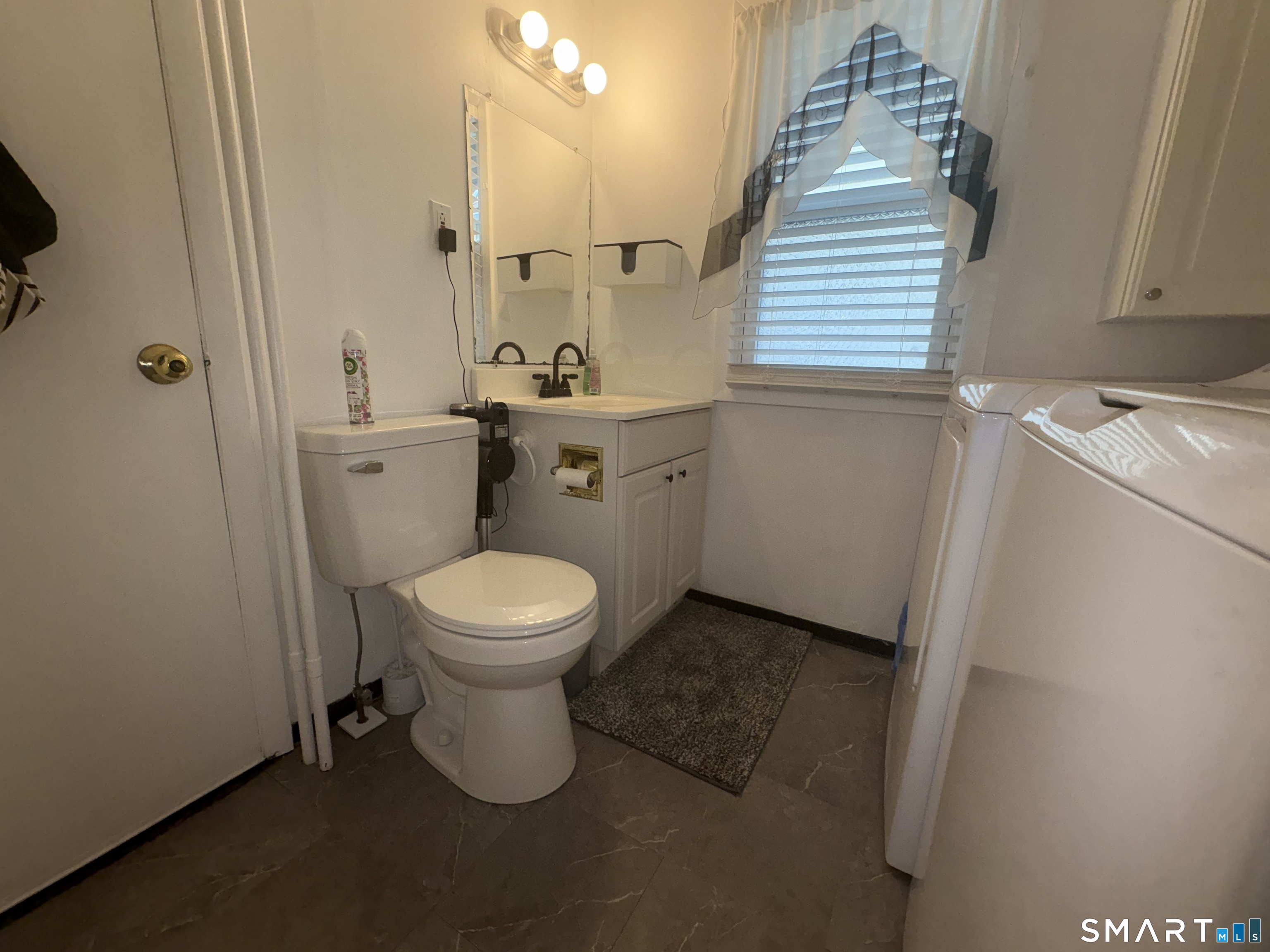 102 Circuit Avenue Waterbury, CT 06708 - Photo 12 of 16