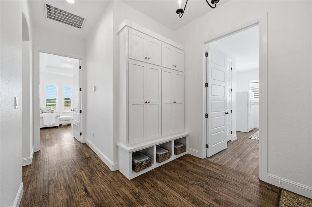 318 Arapahoe Ridge Weatherford, TX 76087 - Photo 23 of 40 Mud room off of garage and laundry room