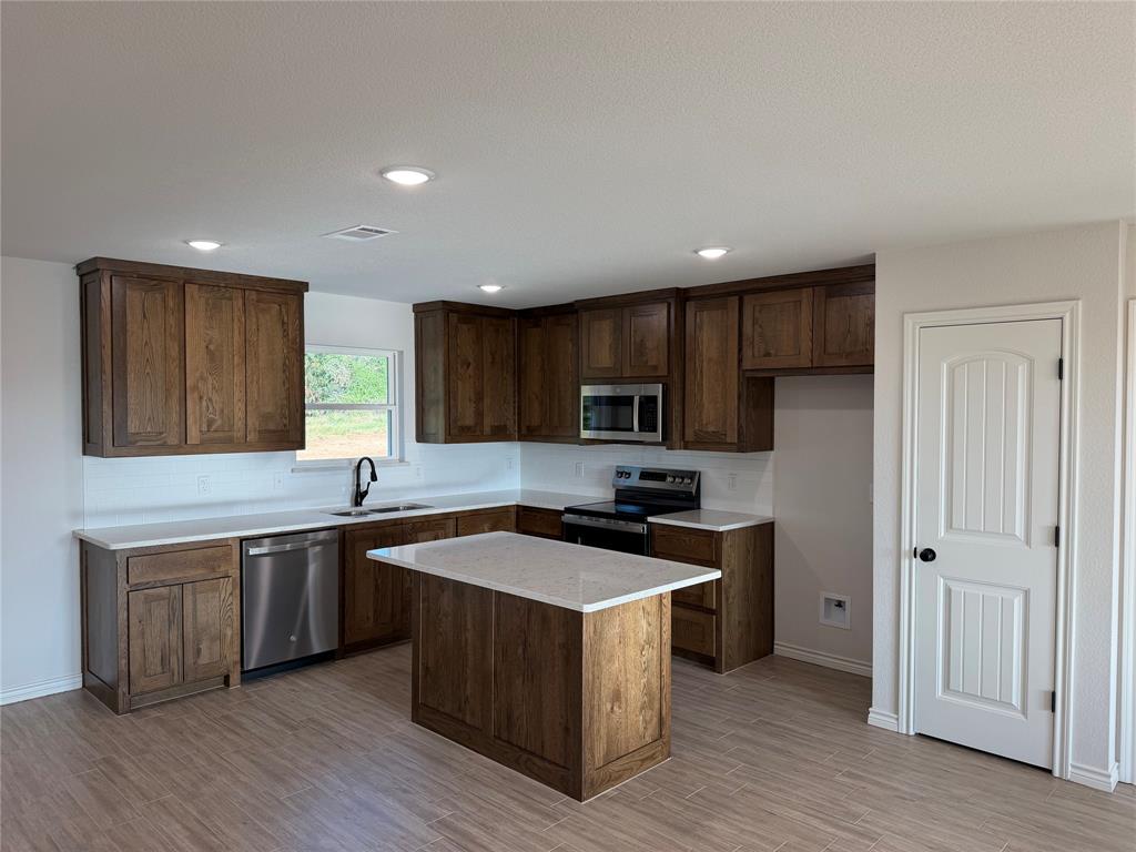180 Altom Road Springtown, TX 76082 - Photo 3 of 14