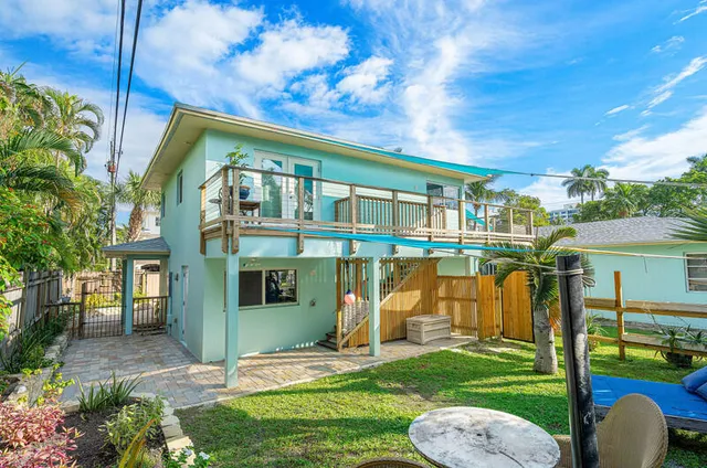 a view of a house with a backyard