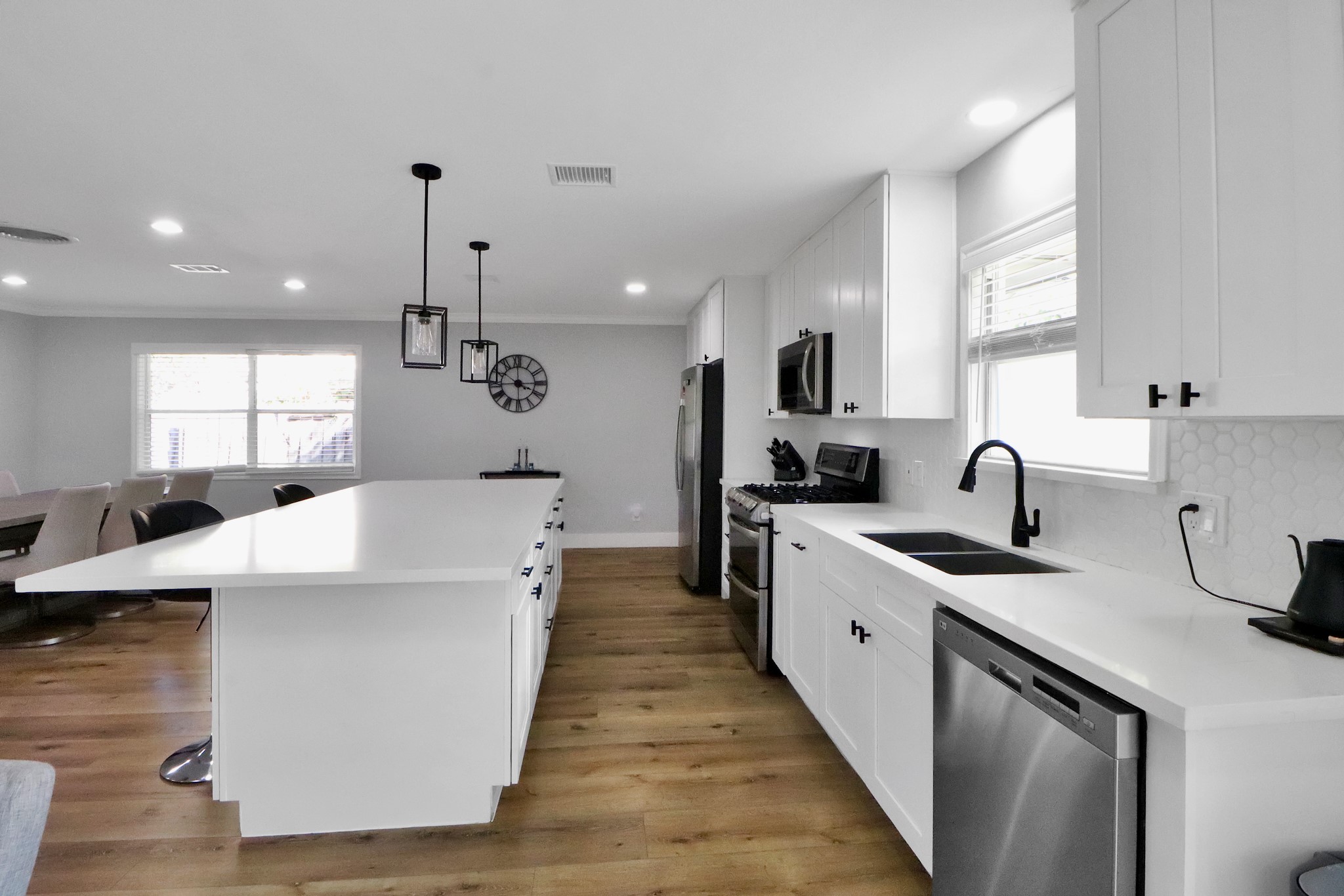 6111 Shadow Crest Street Houston, TX 77074 - Photo 6 of 15