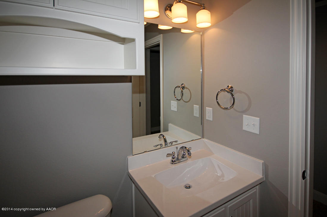 15259 Dowell Road Amarillo, TX 79119 - Photo 25 of 47 Half Bath Vanity