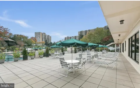$369,999 | 307 Yoakum Parkway, Unit 706, Alexandria, VA 22304
