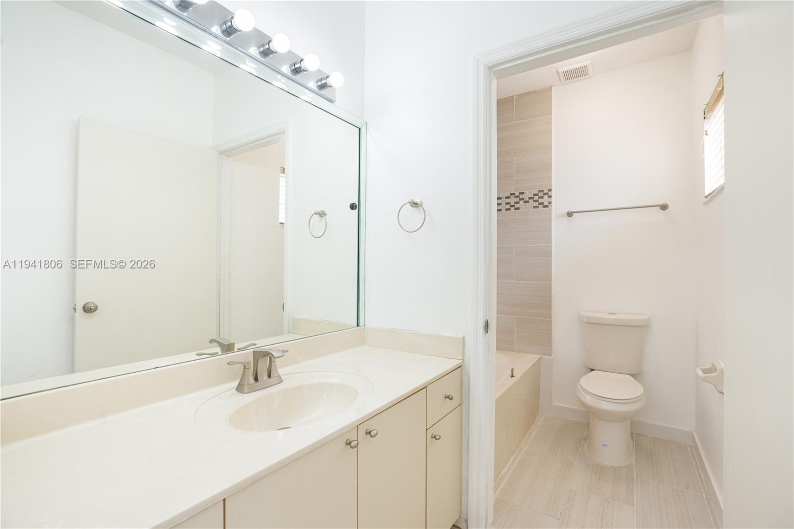 5655 Southwest 163rd Path Miami, FL 33193 - Photo 17 of 33