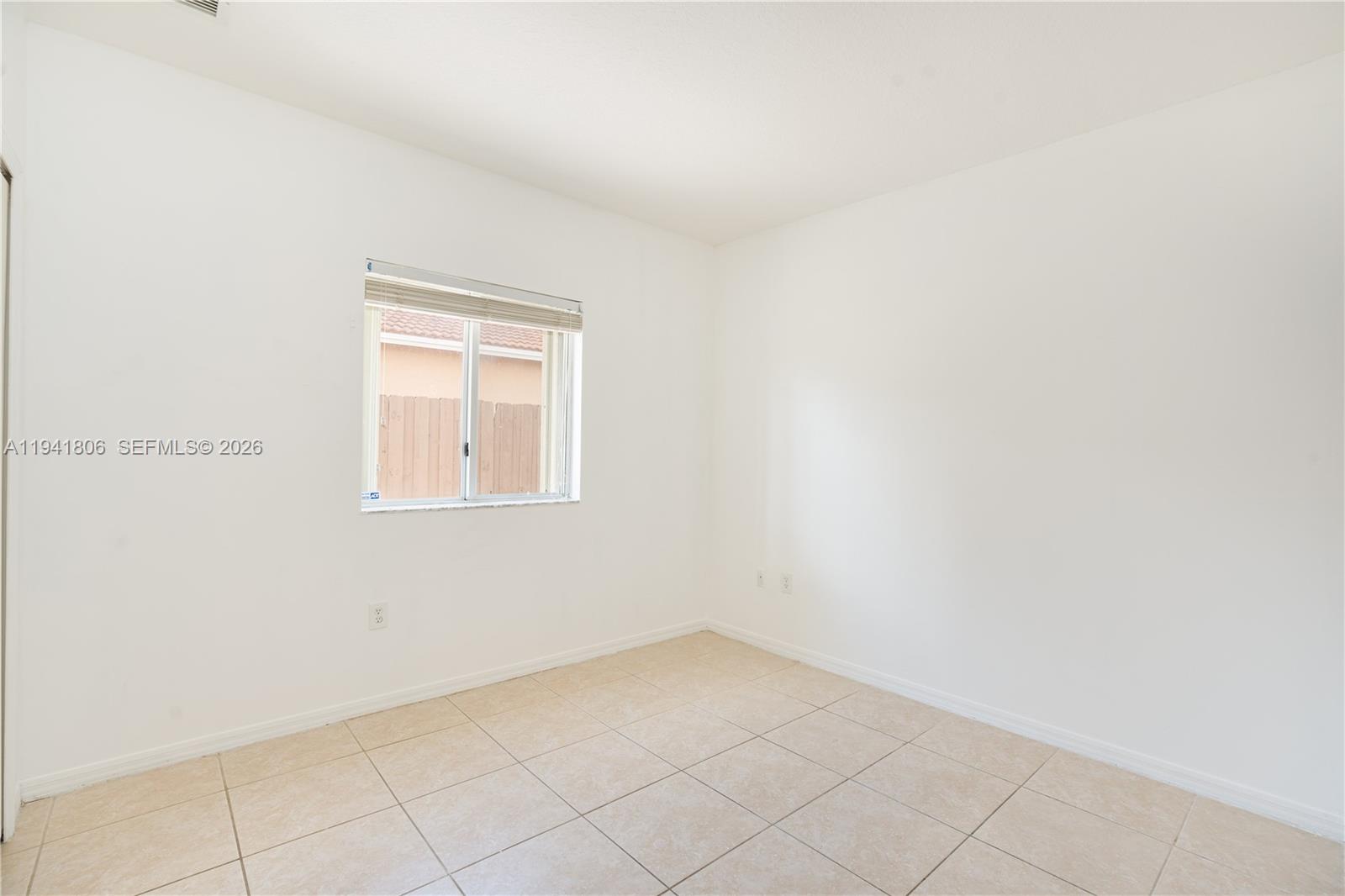 5655 Southwest 163rd Path Miami, FL 33193 - Photo 9 of 33