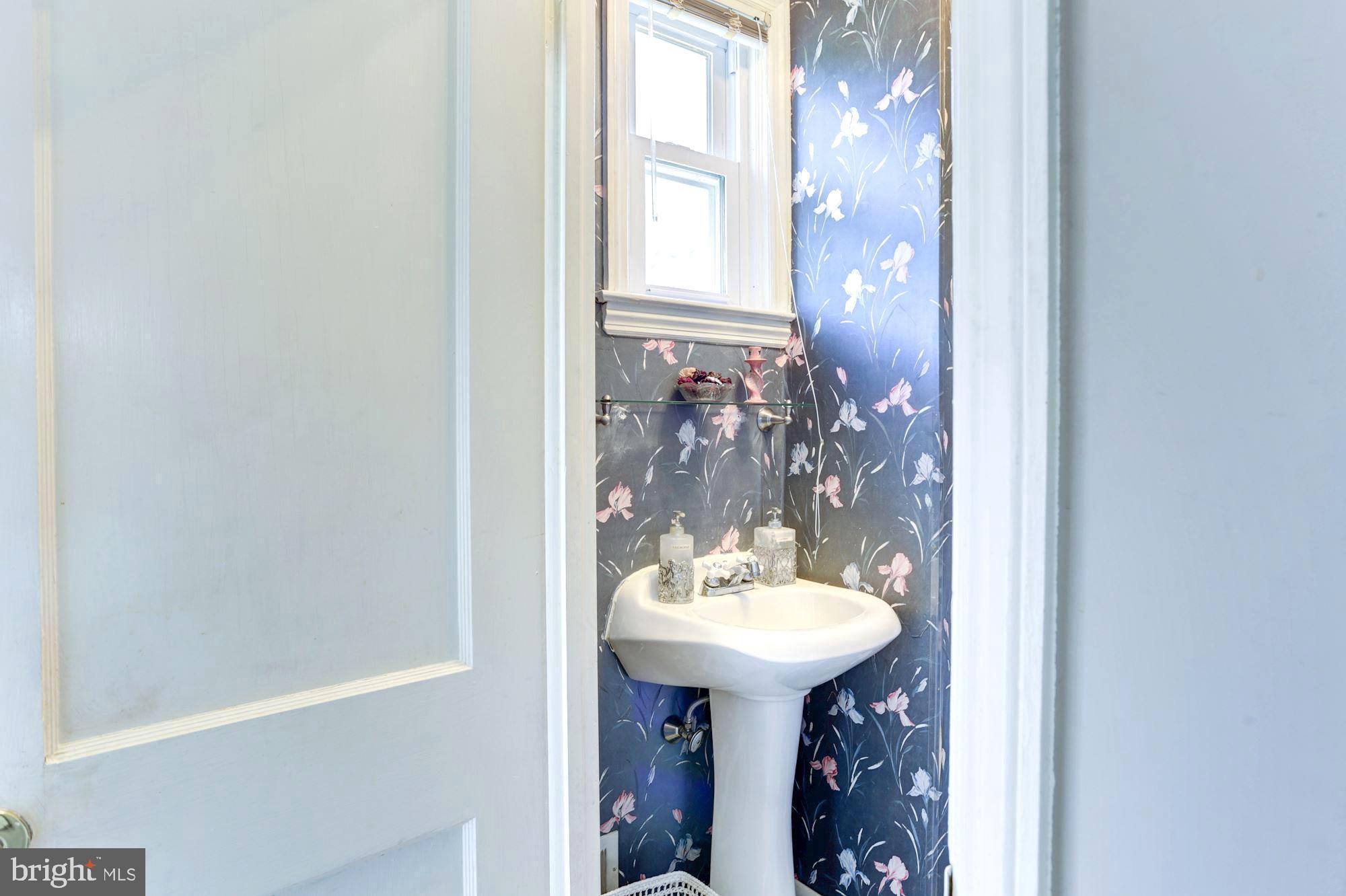 3602 Delverne Road Baltimore, MD 21218 - Photo 13 of 28 a bathroom with a sink mirror and tub