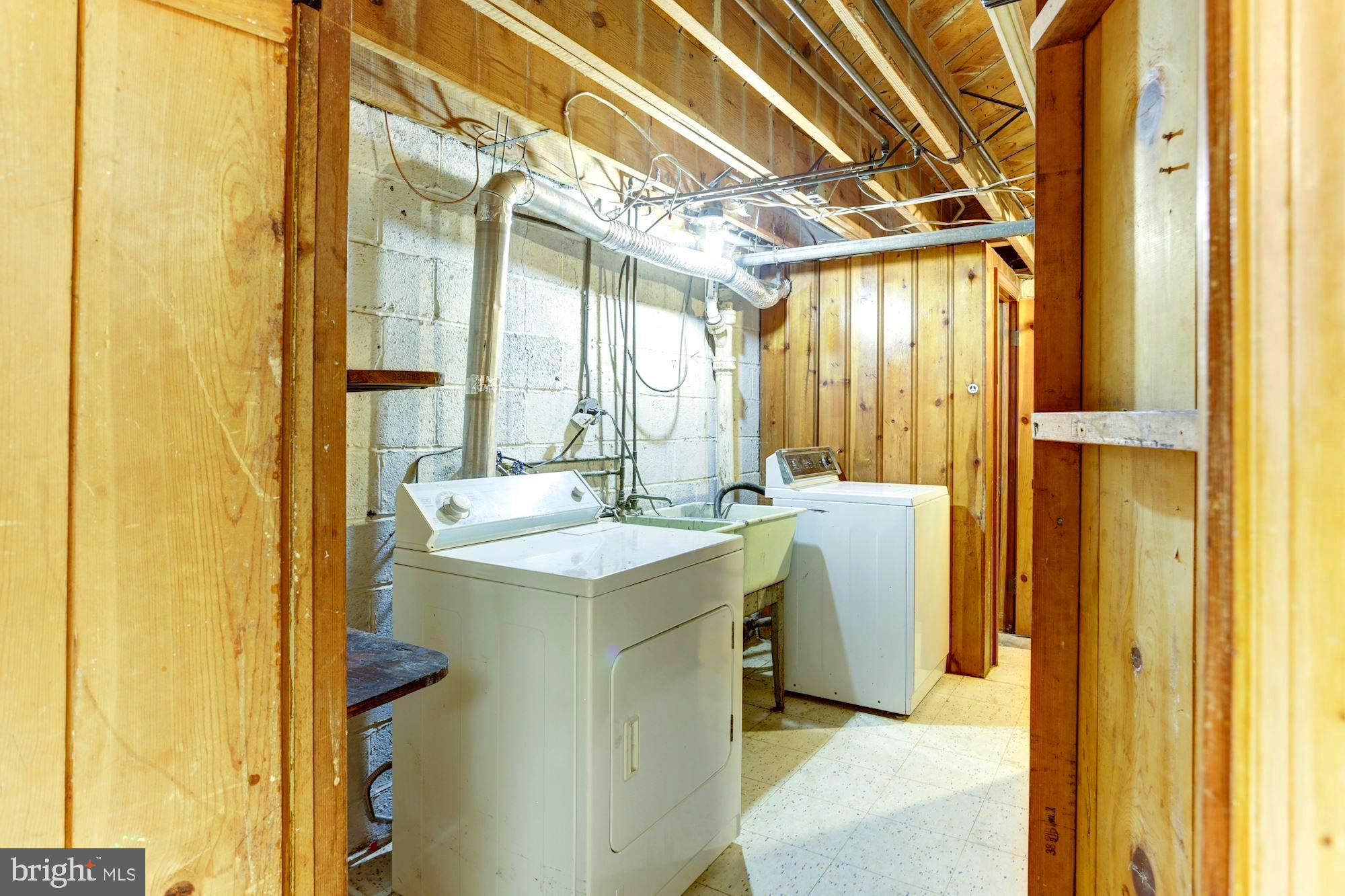 3602 Delverne Road Baltimore, MD 21218 - Photo 26 of 28 a bathroom with a sink and a mirror