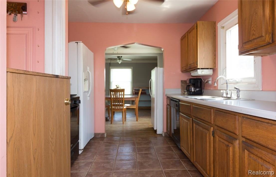 4961 West Dunbar Road Monroe, MI 48161 - Photo 7 of 22 kitchen 2.jpg