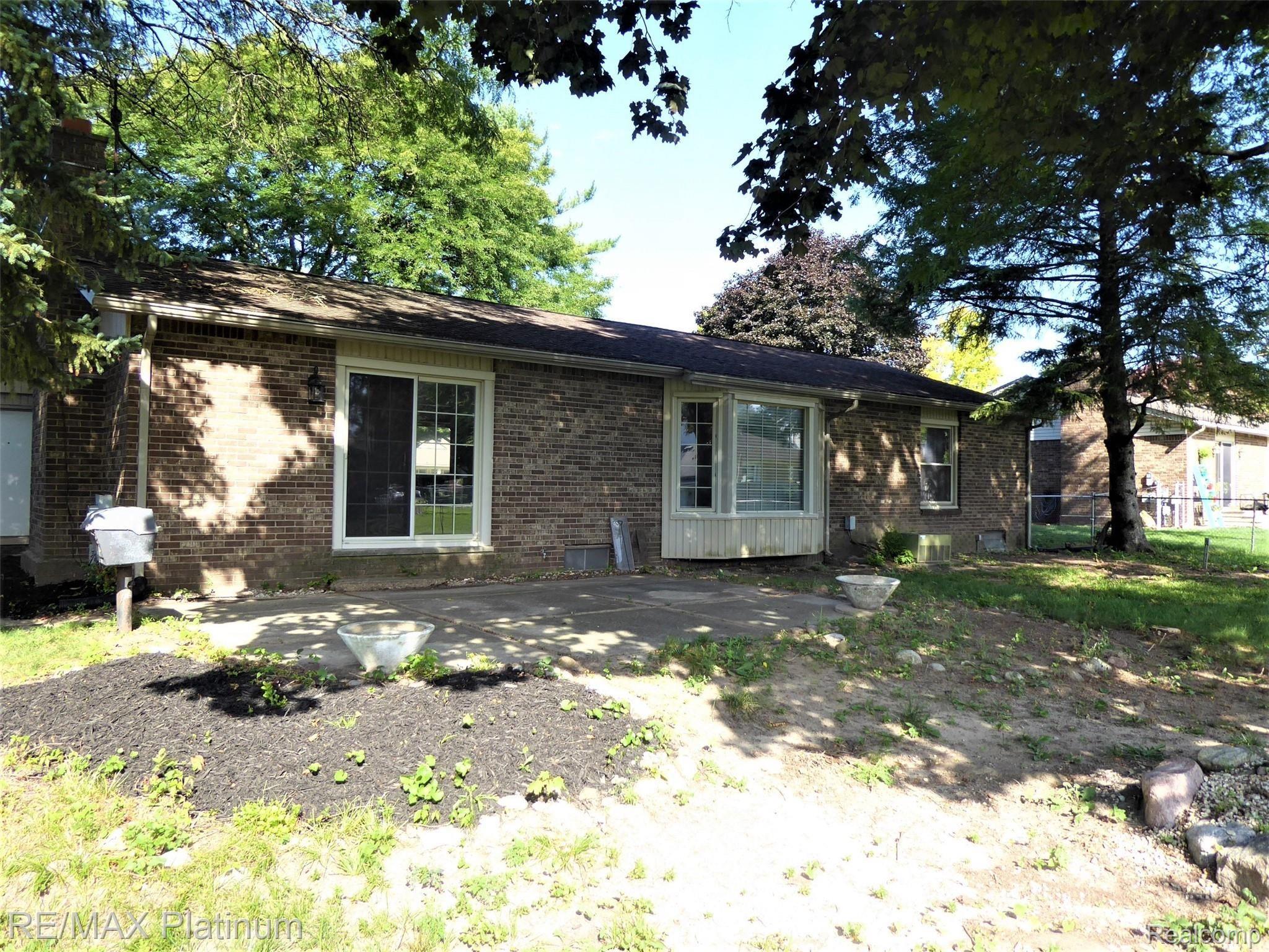 18678 Gill Road Livonia, MI 48152 - Photo 15 of 15 Rear