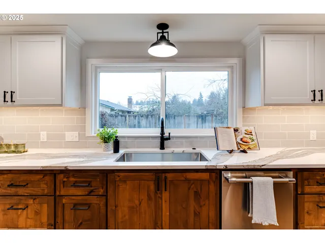 $745,000 | 2915 Chuckanut Street, Eugene, OR 97408