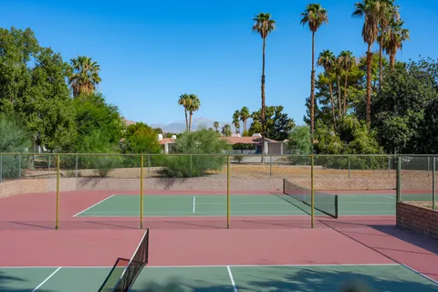$279,000 | 505 South Farrell Drive, Unit D18, Palm Springs, CA 92264