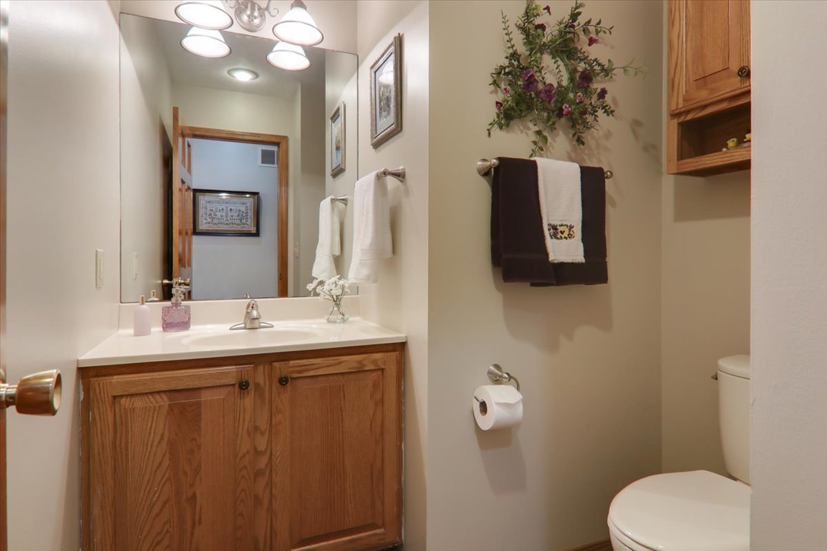 8 Minks Court Bloomington, IL 61704 - Photo 14 of 40 a bathroom with a toilet sink and mirror