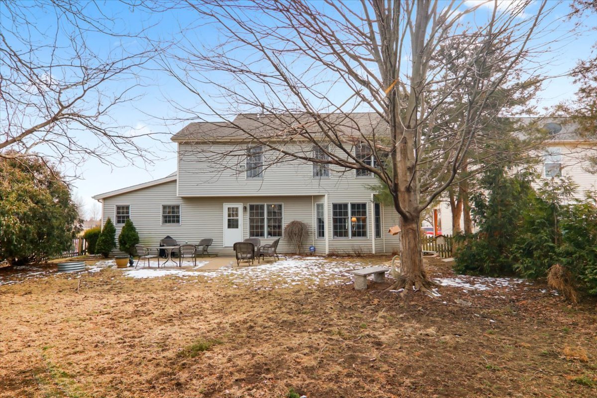 8 Minks Court Bloomington, IL 61704 - Photo 31 of 40 a front view of house with yard outdoor seating and yard