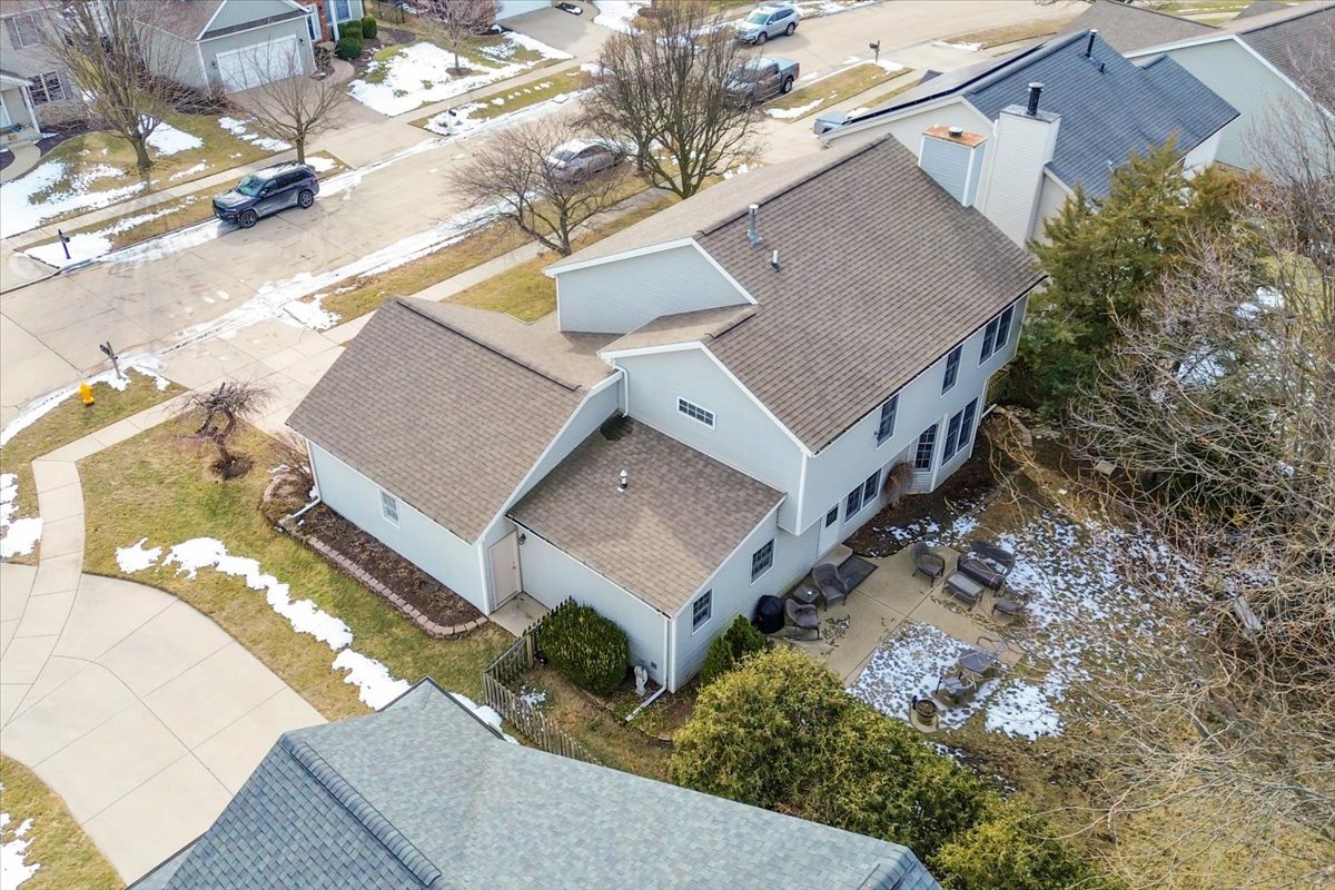 8 Minks Court Bloomington, IL 61704 - Photo 38 of 40 an aerial view of a house with a yard