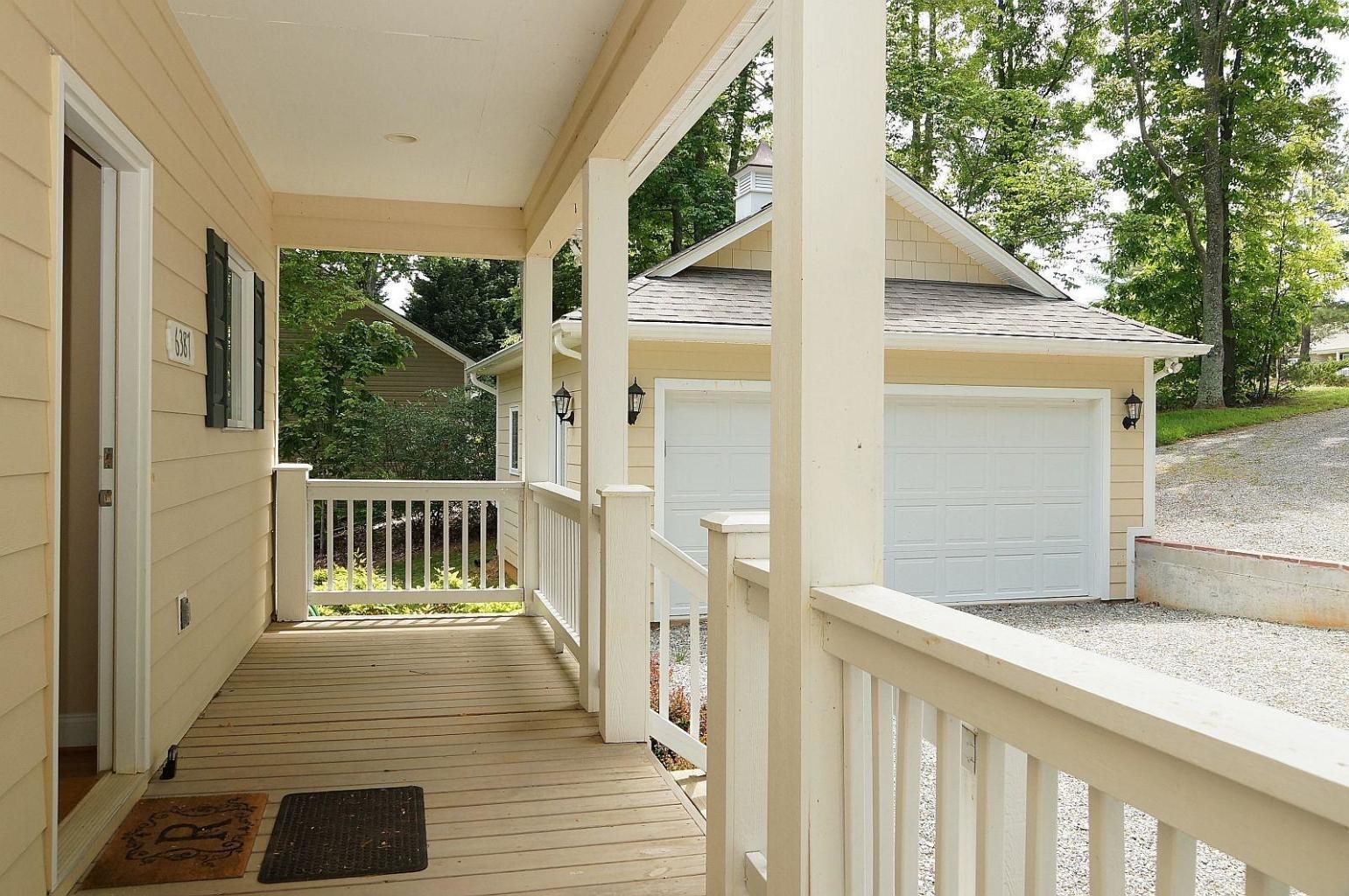 6387 Scruggs Road Moneta, VA 24121 - Photo 12 of 43 ScruggsFrontPorch