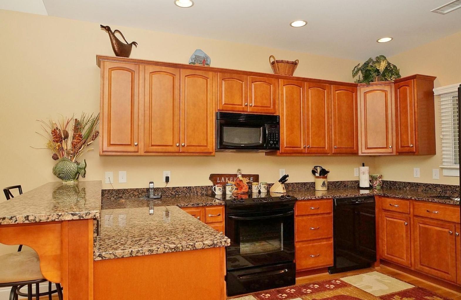 6387 Scruggs Road Moneta, VA 24121 - Photo 17 of 43 ScreuggsKitchen2