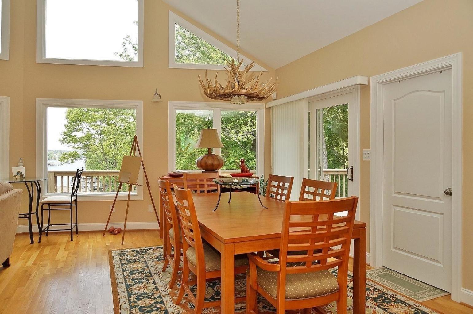 6387 Scruggs Road Moneta, VA 24121 - Photo 18 of 43 ScruggsDining