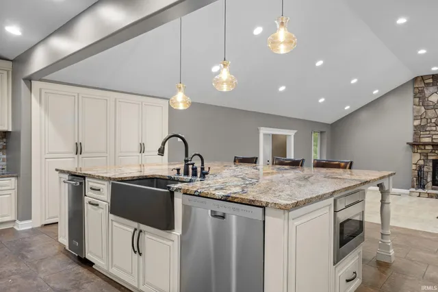 $749,900 | 1800 East 430 South, Lafayette, IN 47909