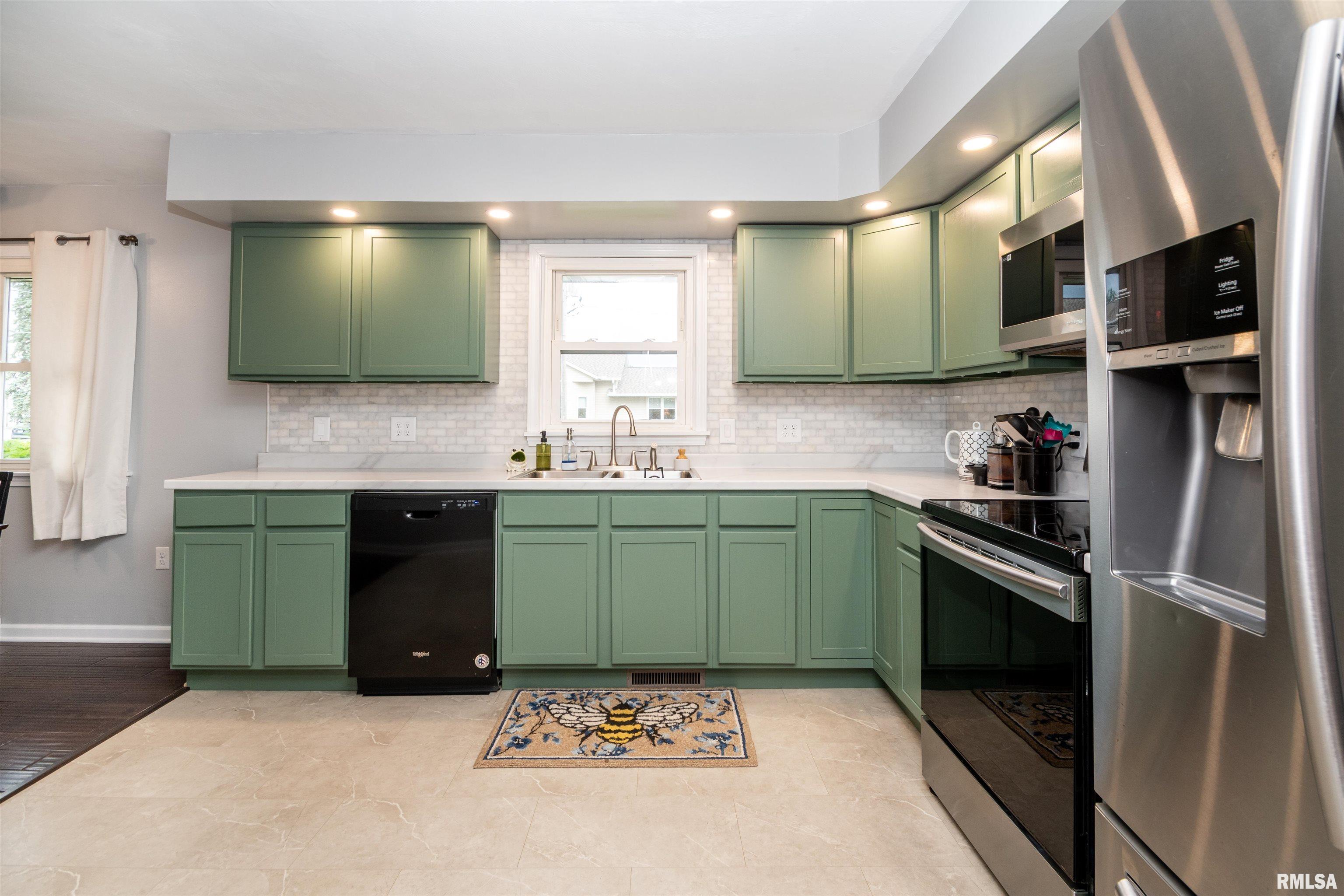 208 North Niles Street Metamora, IL 61548 - Photo 8 of 39
