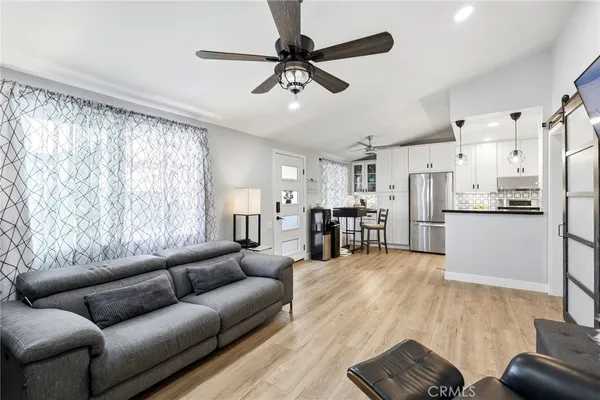 $350,000 | 19237 Avenue Of The Oaks, Unit B, Newhall, CA 91321