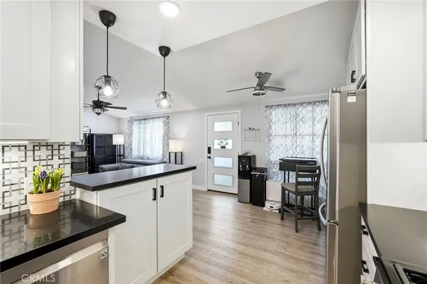 $350,000 | 19237 Avenue Of The Oaks, Unit B, Newhall, CA 91321