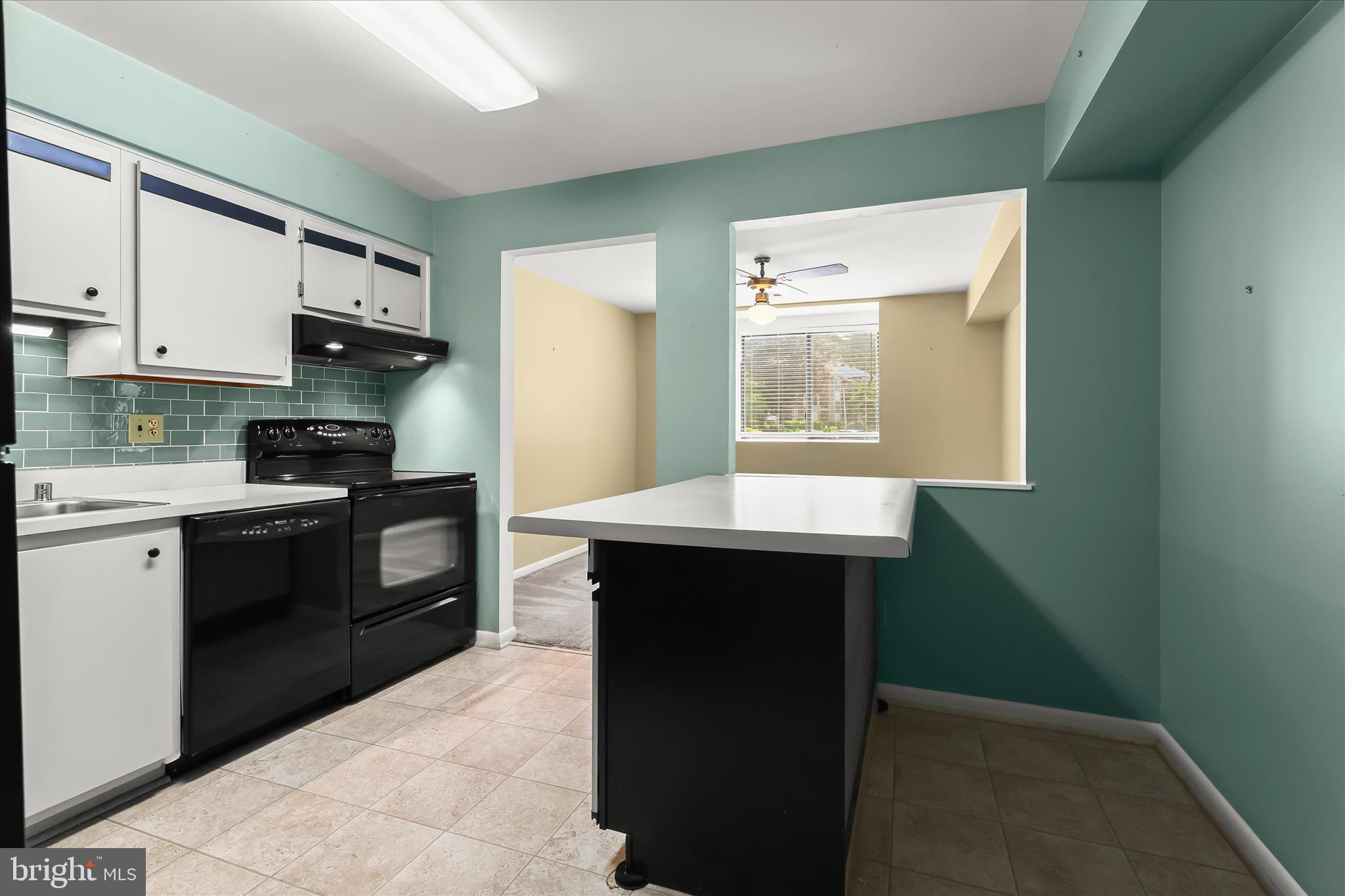 2 Glenamoy Road, Unit 101 Lutherville-Timonium, MD 21093 - Photo 5 of 30 Kitchen