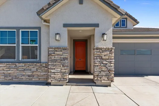 a view of house and outdoor space