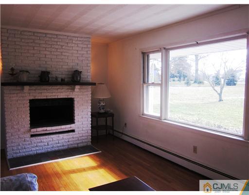 314 Meadowbrook Road Mercer County, NJ 08691 - Photo 4 of 20 Gallery Image 4
